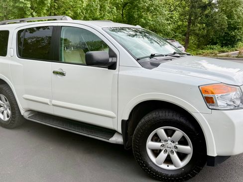 Used 2014 Nissan Armada SV AWD/4WD image 2