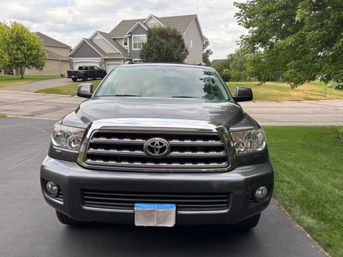 Used 2016 Toyota Sequoia SR5 AWD/4WD image 2