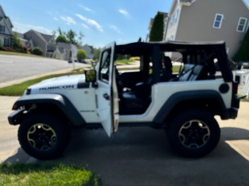 Used 2015 Jeep Wrangler Rubicon AWD/4WD image 2