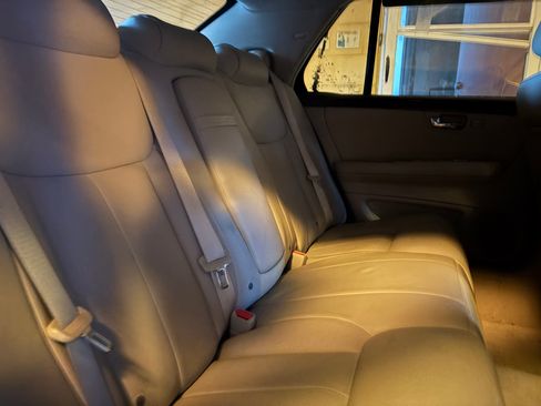 Used 2006 Cadillac DTS w/ Trunk Convenience Package image 12
