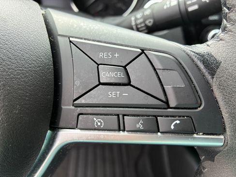 Used 2020 Nissan Rogue SV image 16