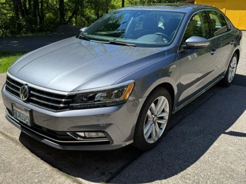 Used 2017 Volkswagen Passat 1.8T SEL Premium FWD image 2