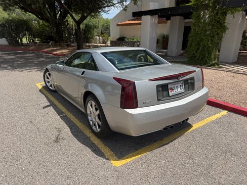 Used 2004 Cadillac XLR RWD image 4