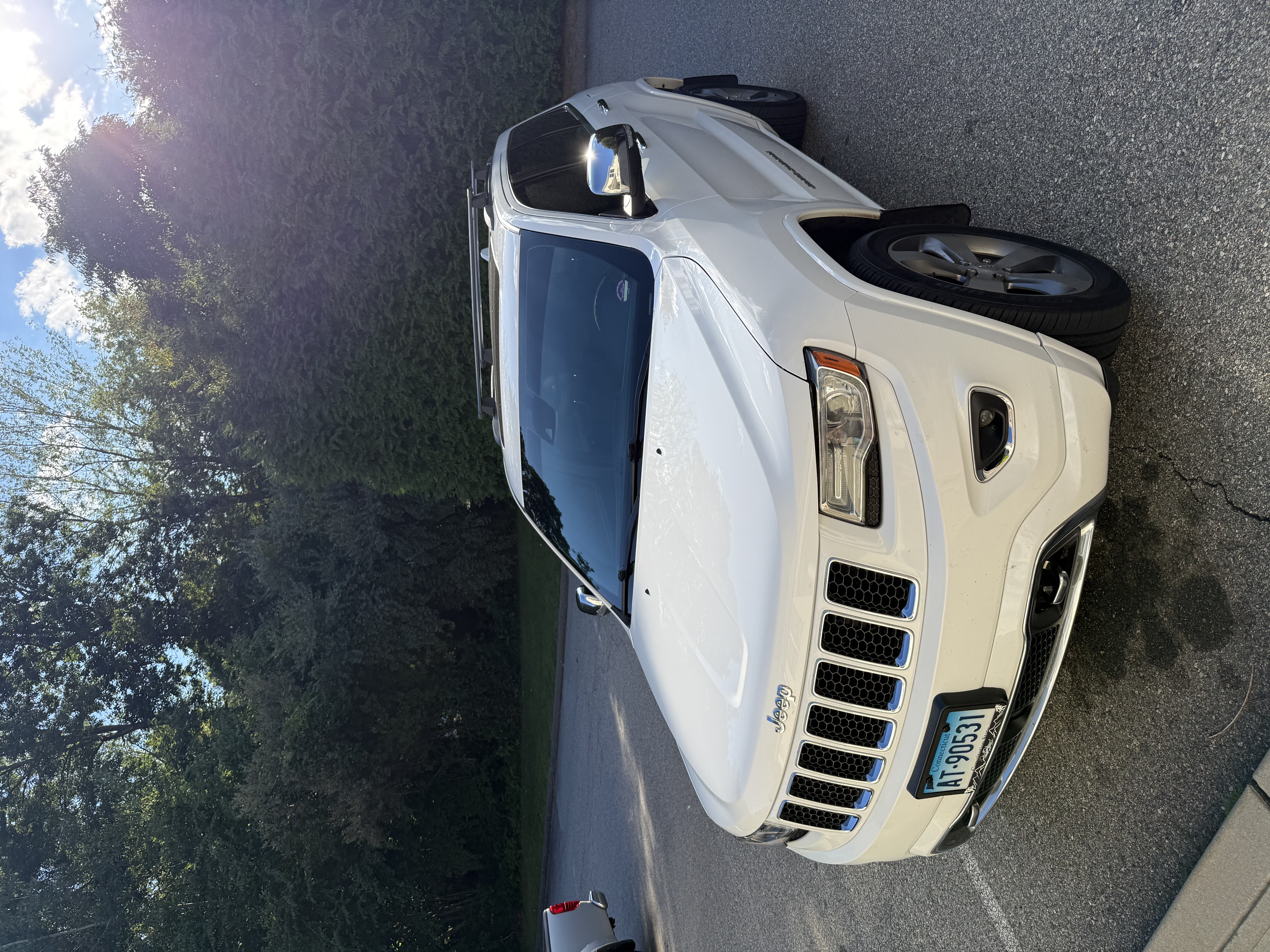 Used 2014 Jeep Grand Cherokee Overland w/ Advanced Technology Group AWD/4WD image 4