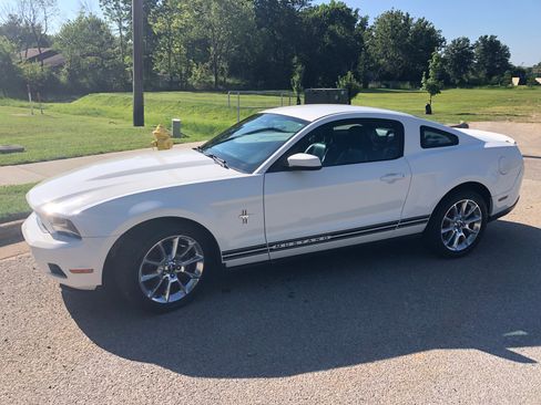 Used 2010 Ford Mustang Premium image 5