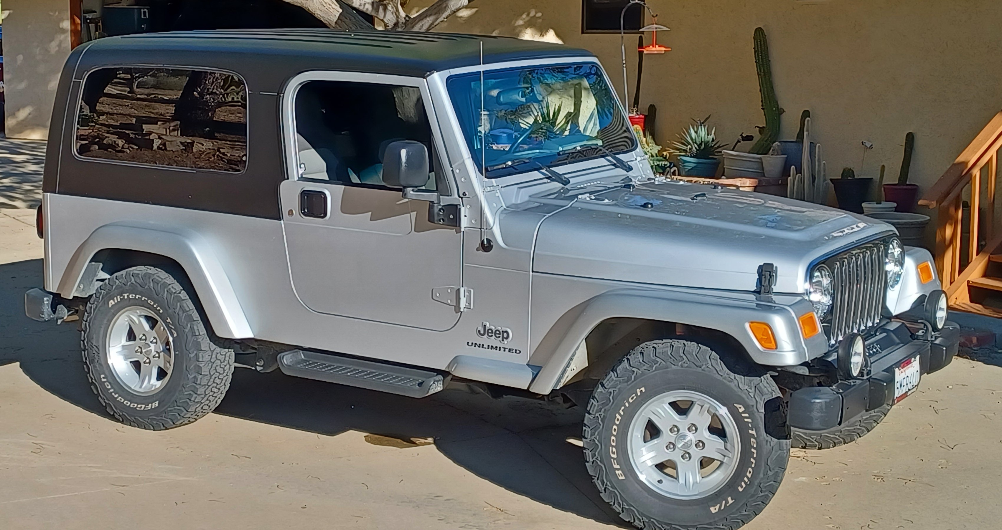 Used 2005 Jeep Wrangler Unlimited AWD/4WD image 1
