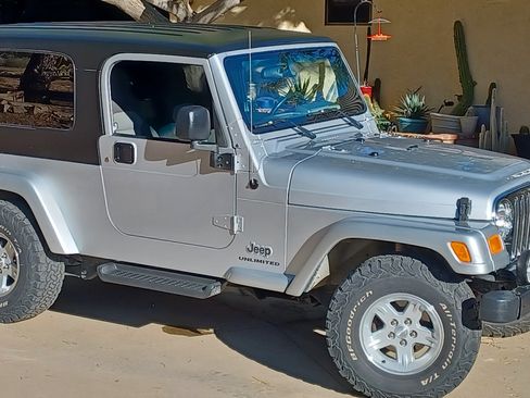 Used 2005 Jeep Wrangler Unlimited AWD/4WD image 1