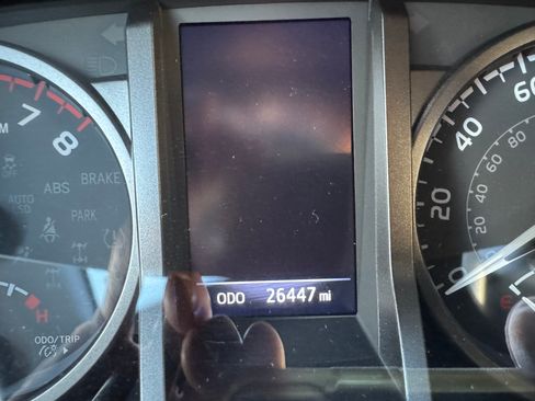 Used 2022 Toyota Tacoma TRD Sport image 9