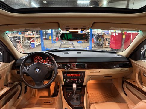 Used 2011 BMW 328i xDrive Sedan image 10