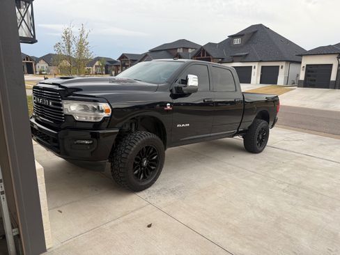 Used 2024 RAM 2500 Laramie w/ Sport Appearance Package image 4