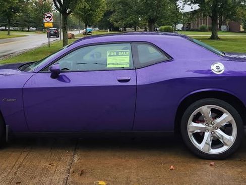 Used 2016 Dodge Challenger R/T image 1