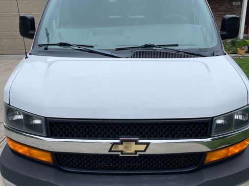 Used 2018 Chevrolet Express 2500 w/ Driver Convenience Package image 2