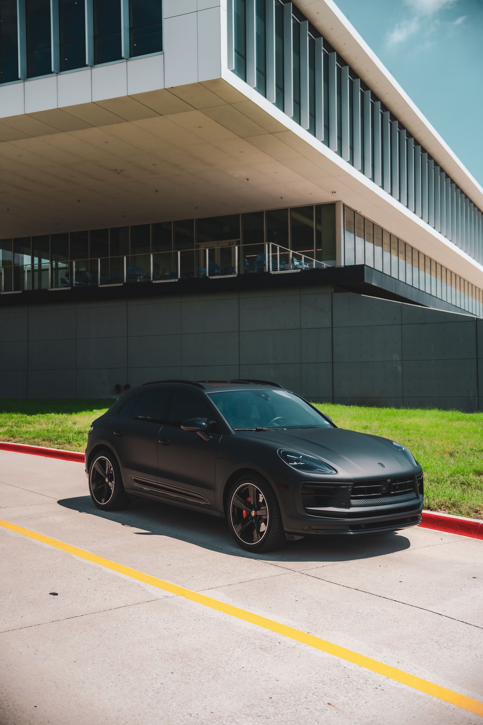 Used 2024 Porsche Macan S AWD/4WD image 16