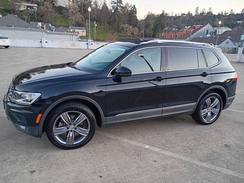 Used 2020 Volkswagen Tiguan SEL image 6