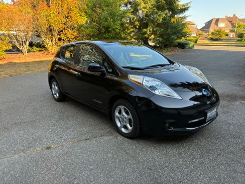 Used 2013 Nissan Leaf SV w/ LED & Quick Charge Pkg FWD image 10