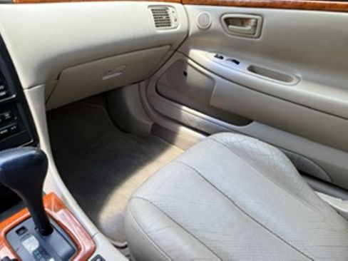 Used 2002 Toyota Solara SLE FWD image 6