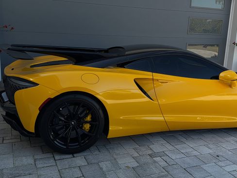 Used 2023 McLaren Artura image 9