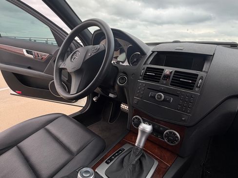 Used 2009 Mercedes-Benz C 300 Sedan image 11