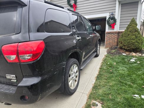 Used 2011 Toyota Sequoia Platinum image 11