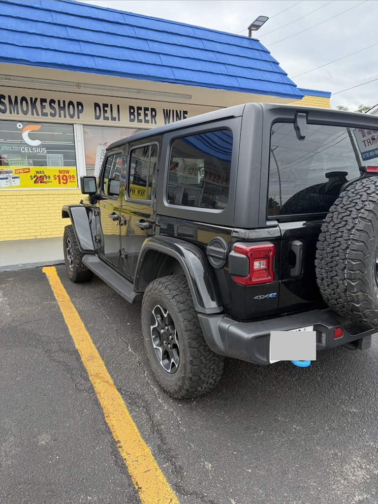 Used 2023 Jeep Wrangler Unlimited Rubicon 4xe w/ Cold Weather Group AWD/4WD image 5