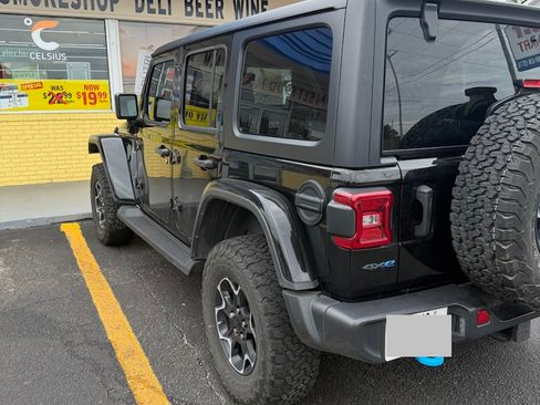 Used 2023 Jeep Wrangler Unlimited Rubicon 4xe w/ Cold Weather Group AWD/4WD image 5