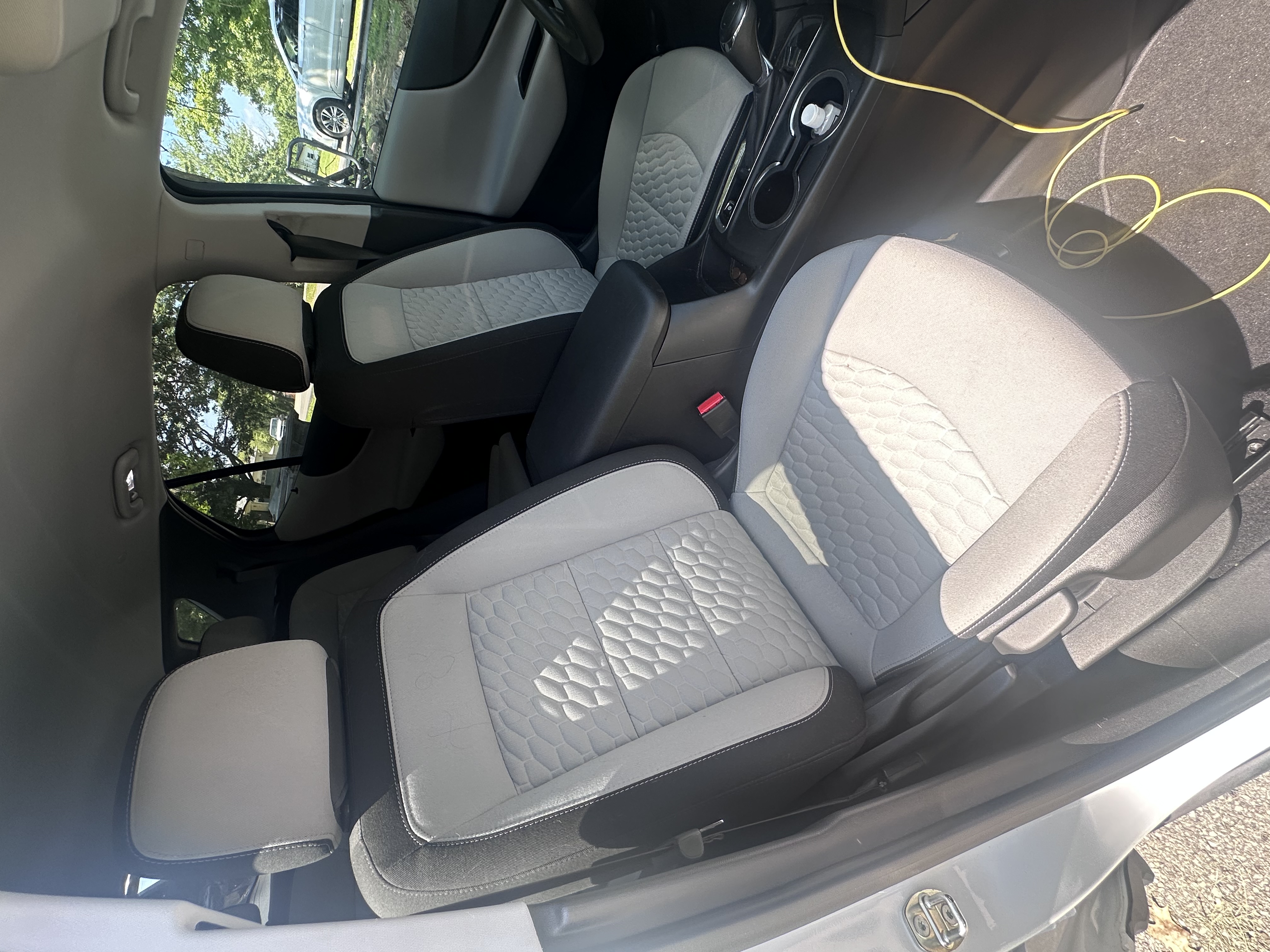 Used 2020 Chevrolet Equinox LS w/ LS Convenience Package FWD image 4