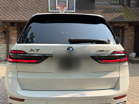 Used 2025 BMW X7 xDrive40i w/ Premium Package AWD/4WD image 5