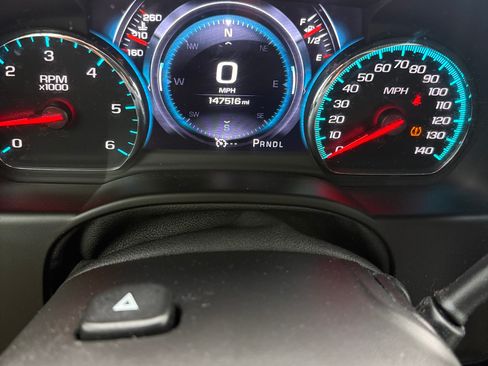 Used 2017 Chevrolet Suburban LT image 11