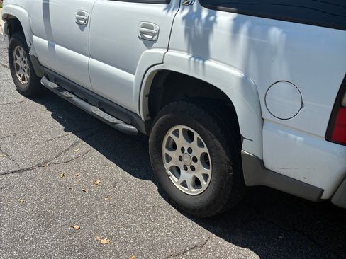 Used 2004 Chevrolet Tahoe LT AWD/4WD image 2