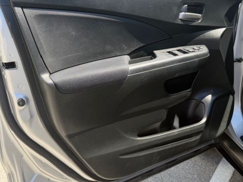 Used 2016 Honda CR-V LX image 12