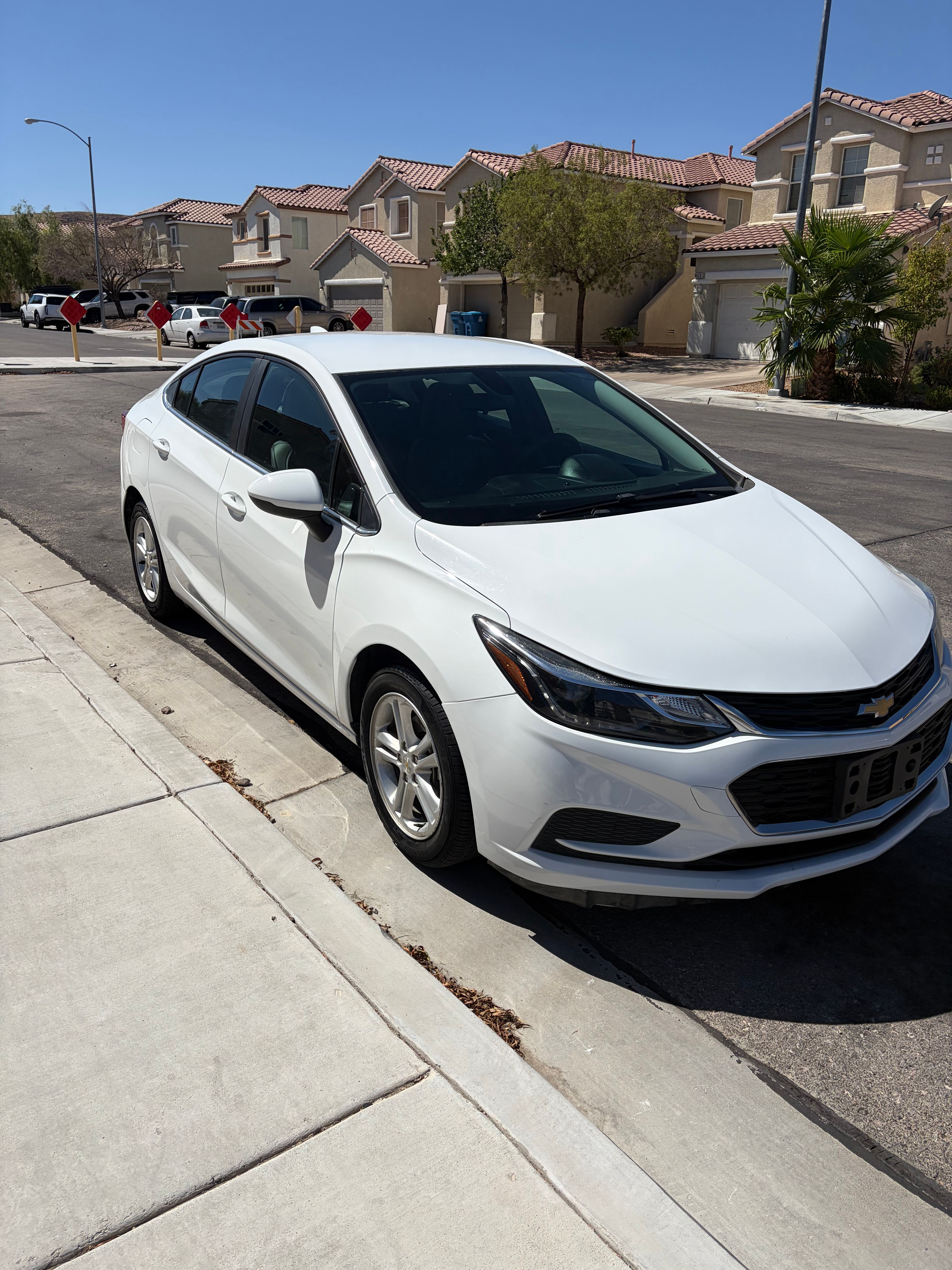Used 2017 Chevrolet Cruze LT FWD image 2