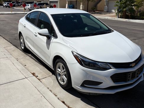 Used 2017 Chevrolet Cruze LT FWD image 2