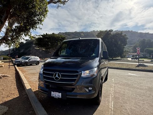 Used 2024 Mercedes-Benz Sprinter 2500 image 2