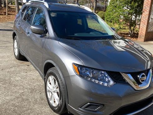 Used 2016 Nissan Rogue SV image 16