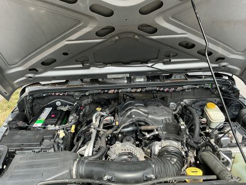 Used 2013 Jeep Wrangler Unlimited Sport AWD/4WD image 16