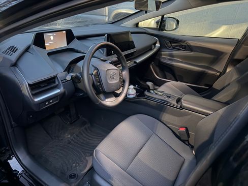 Used 2025 Toyota Prius LE image 2