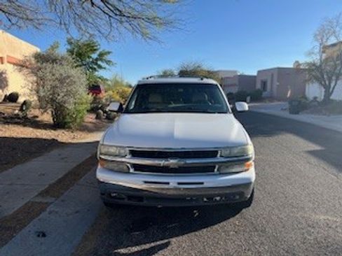 Used 2002 Chevrolet Suburban 2500 LT image 1