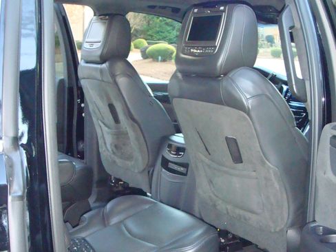 Used 2019 Cadillac Escalade ESV Platinum image 11