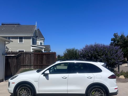 Used 2016 Porsche Cayenne S AWD/4WD image 2