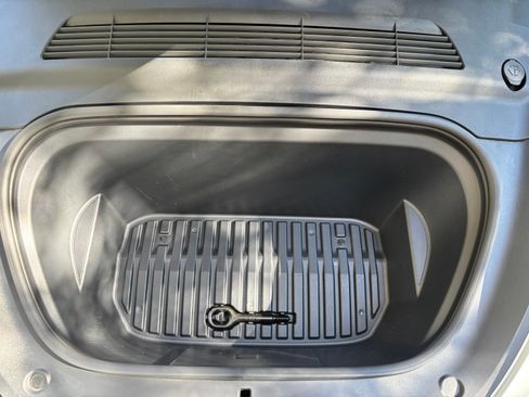 Used 2022 Tesla Model Y Long Range image 19