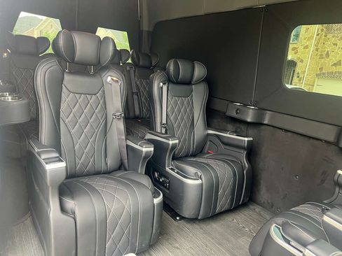 Used 2023 Mercedes-Benz Sprinter 2500 image 14