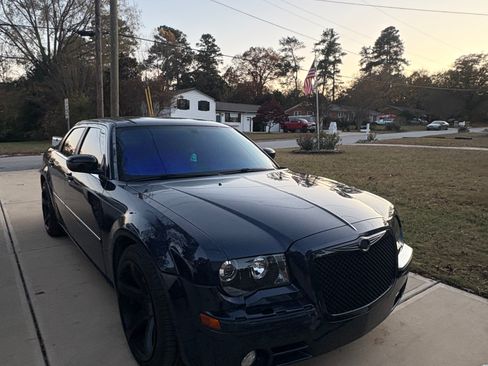 Used 2005 Chrysler 300 C w/ Navigation & Sound Group II RWD image 2