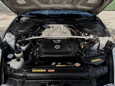 Used 2004 Nissan 350Z Enthusiast w/ Cargo Convenience Pkg image 6