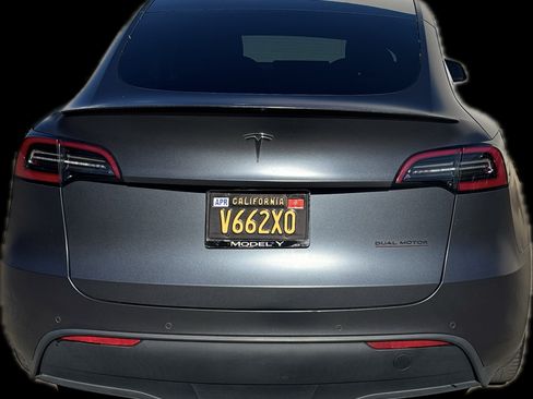 Used 2020 Tesla Model Y Long Range image 4