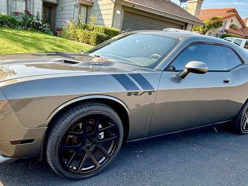 Used 2010 Dodge Challenger R/T RWD image 1