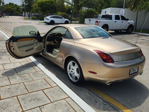 Used 2004 Lexus SC 430 Convertible w/ Preferred Accessory Pkg RWD image 12
