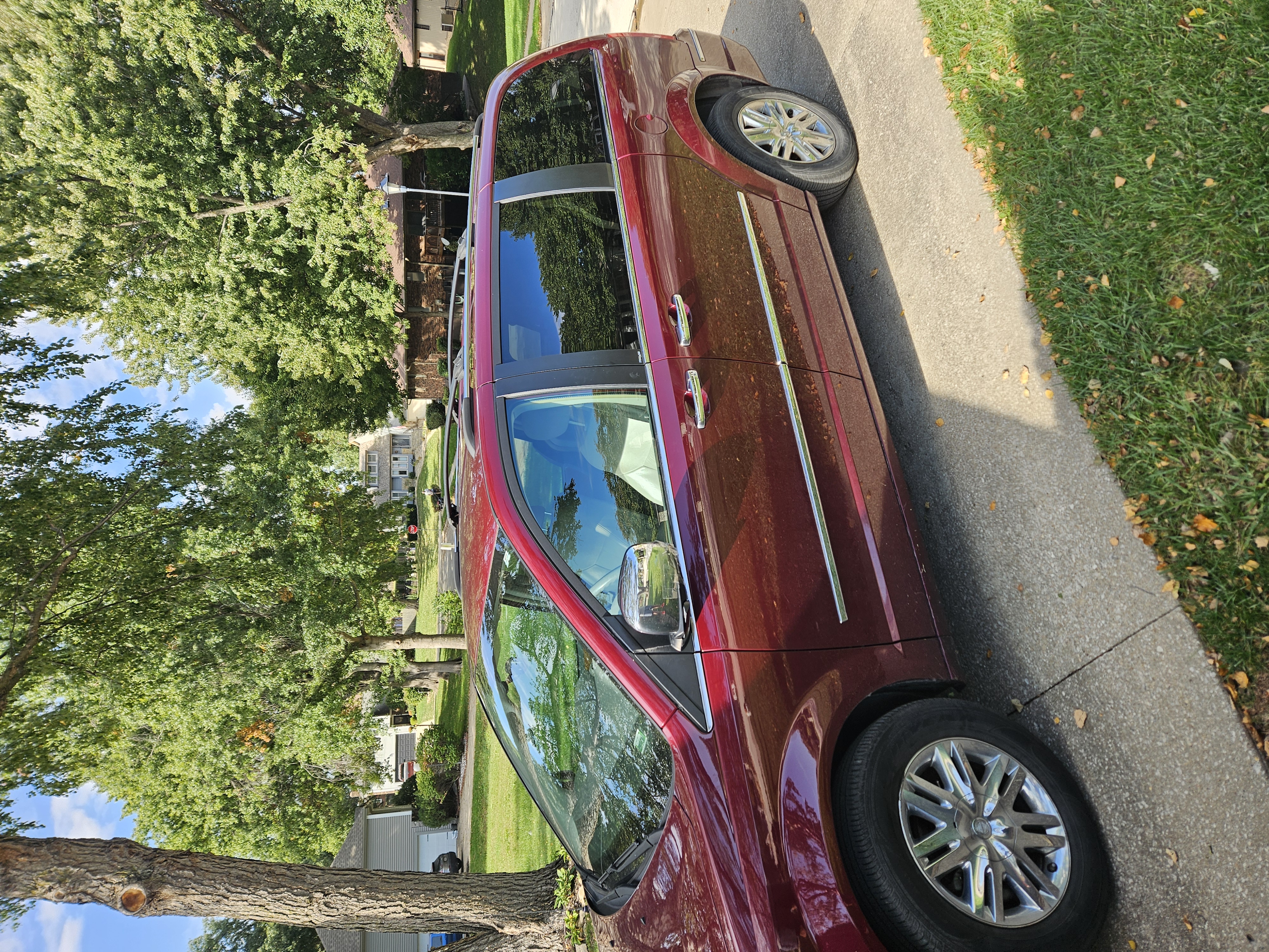 Used 2008 Chrysler Town & Country Limited FWD image 4