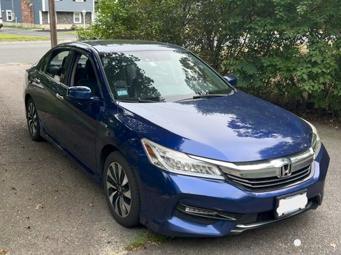 Used 2017 Honda Accord Touring image 8