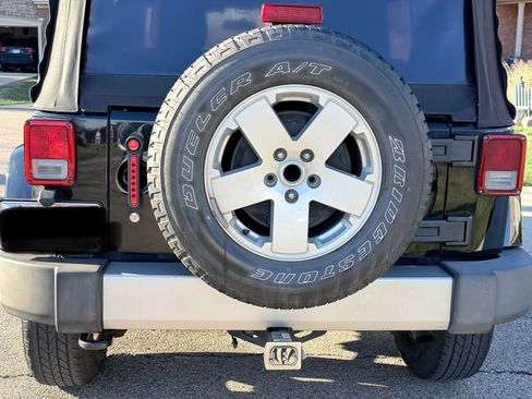 Used 2012 Jeep Wrangler Unlimited Sahara w/ Dual Top Group image 12