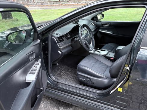 Used 2012 Toyota Camry SE FWD image 5